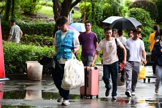 【魅力兴才】这场大雨，见证兴才与2026级新生的双向奔赴